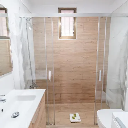 Апартаменты Summerland Free Wifi *